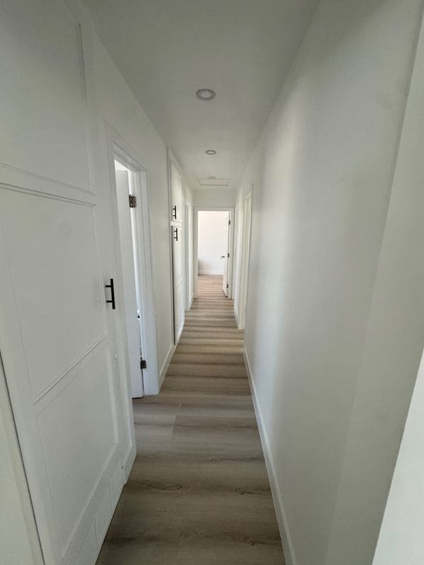 9501 Laramie Ave in Los Angeles, CA - Foto de edificio - Building Photo