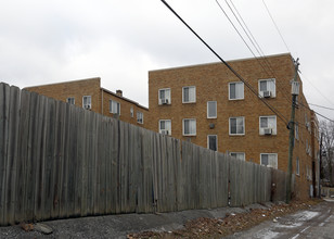 Crown Point Apartments in Indianapolis, IN - Building Photo - Building Photo