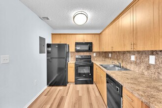 6889 NW 173rd Dr in Hialeah, FL - Building Photo - Building Photo