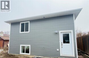 10063 Aspen Ln in Windsor, ON - Building Photo