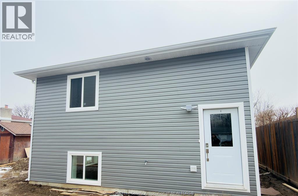 10063 Aspen Ln in Windsor, ON - Building Photo