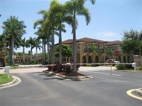6920 Julia Gardens Dr in Coconut Creek, FL - Building Photo - Building Photo