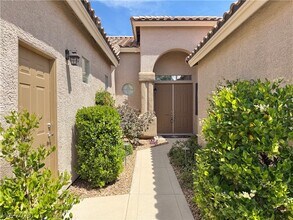 2752 Glen Port St in Las Vegas, NV - Building Photo - Building Photo