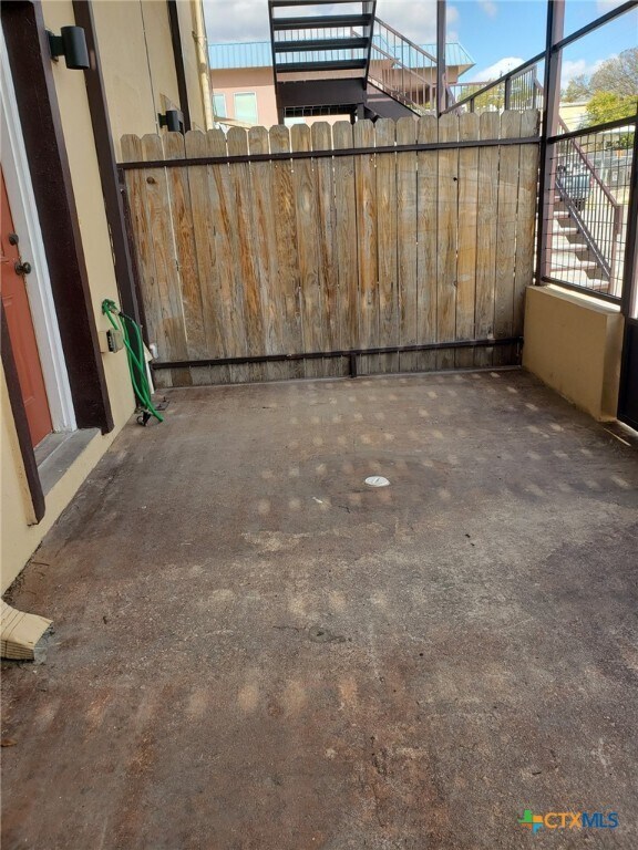 165 S Guadalupe St in San Marcos, TX - Building Photo - Building Photo
