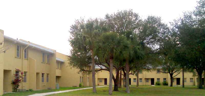 Southern Anchor Apartments in Miami, FL - Building Photo