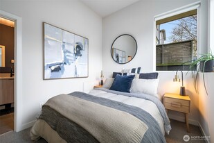 2515 E Yesler Way in Seattle, WA - Building Photo