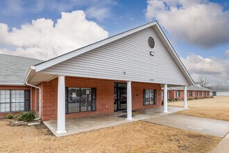 The Reef in Pine Bluff, AR - Building Photo - Building Photo