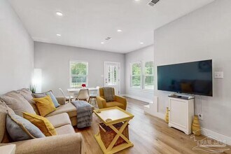 321 N De Villiers St in Pensacola, FL - Building Photo - Building Photo
