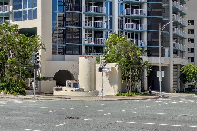 Honolulu Park Place in Honolulu, HI - Building Photo - Building Photo