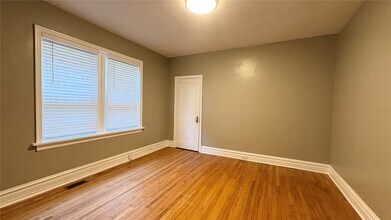 7345 Amherst Ave in University City, MO - Building Photo - Building Photo