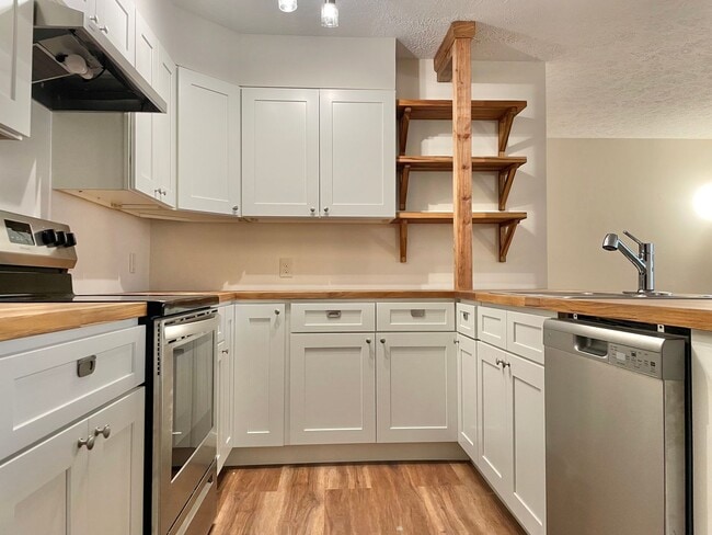 400 Cranbrook Ave SE in Valdese, NC - Building Photo - Building Photo