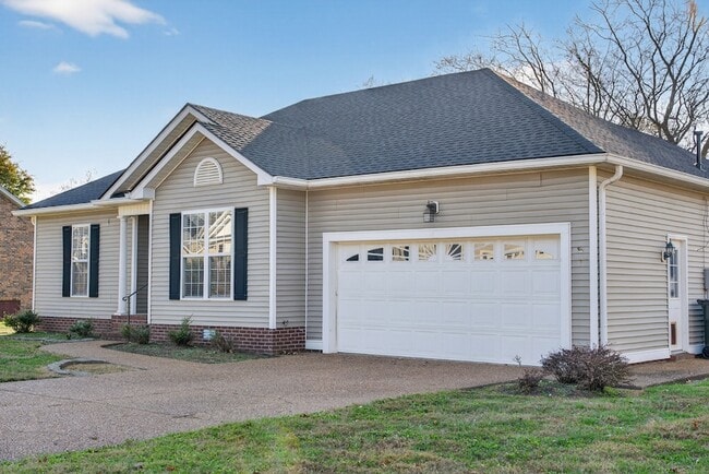 173 Putter Point Dr in Gallatin, TN - Foto de edificio - Building Photo