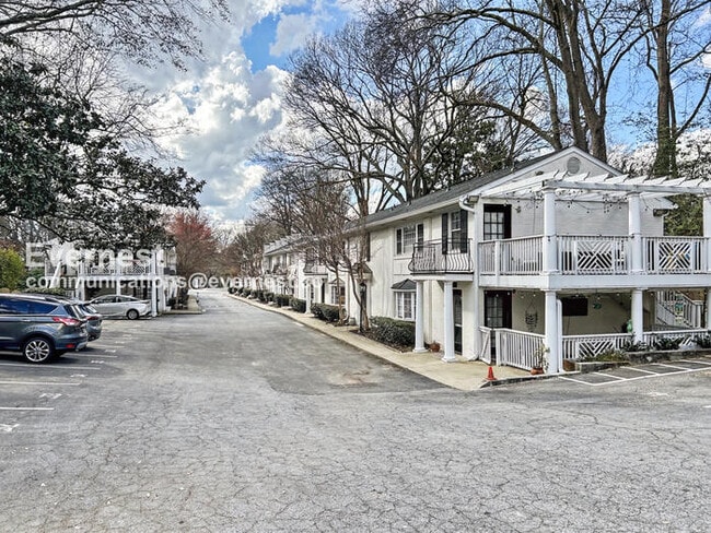 841 Frederica St NE in Atlanta, GA - Foto de edificio - Building Photo