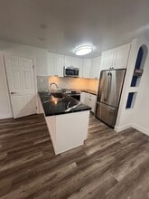 5404 Balboa Arms Dr, Unit #369 in San Diego, CA - Foto de edificio - Building Photo