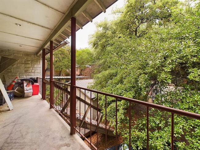 property at 915 Keith Ln