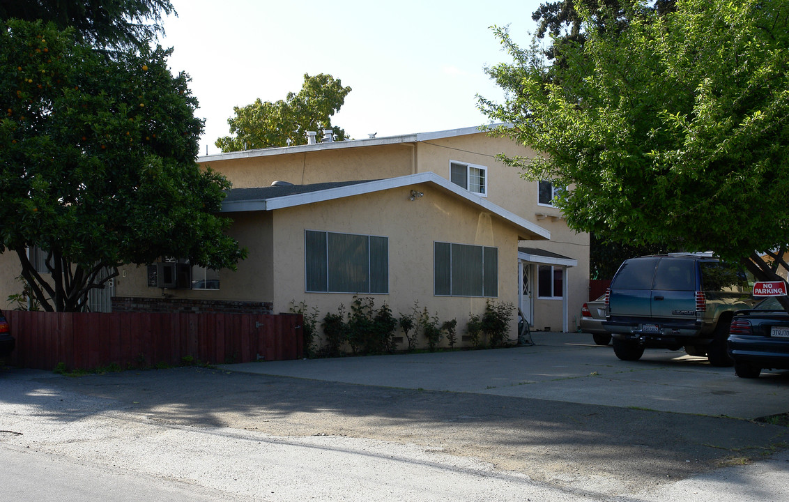 66 Nueva Ave in Redwood City, CA - Building Photo