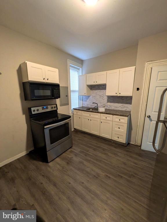 1343 W Pike St in Philadelphia, PA - Building Photo - Building Photo