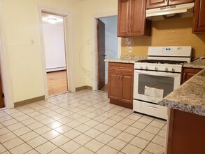 322 Lowell St-Unit -322 in Somerville, MA - Building Photo - Building Photo