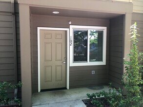 909 W 4th Ave, Unit #104 in Eugene, OR - Building Photo - Building Photo