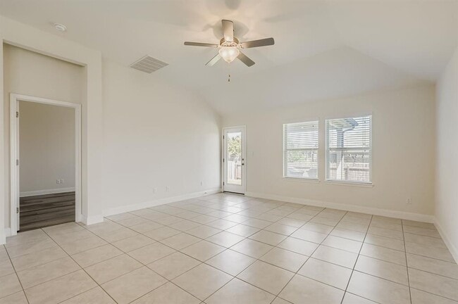 1008 Sundrops St in Leander, TX - Building Photo - Building Photo