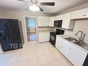 3958 Hunter Cir in Jacksonville, FL - Building Photo - Building Photo