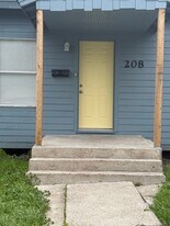 208 E Sabine St in Victoria, TX - Building Photo