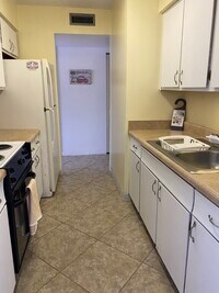 8401 N Atlantic Ave, Unit 6 photo'