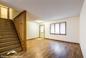 1907 Crescent Dr in Manhattan, KS - Building Photo - Building Photo