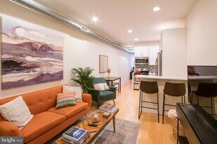 1305 Locust St in Philadelphia, PA - Building Photo