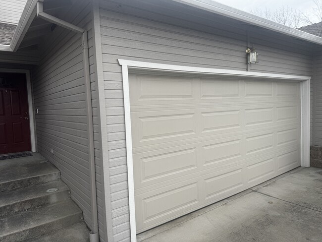 property at 1511 Hollyhock Dr