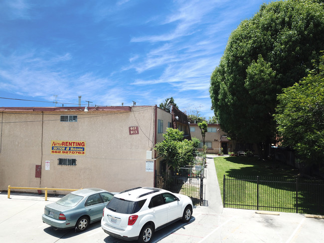 Rose Apartments in Compton, CA - Foto de edificio - Building Photo