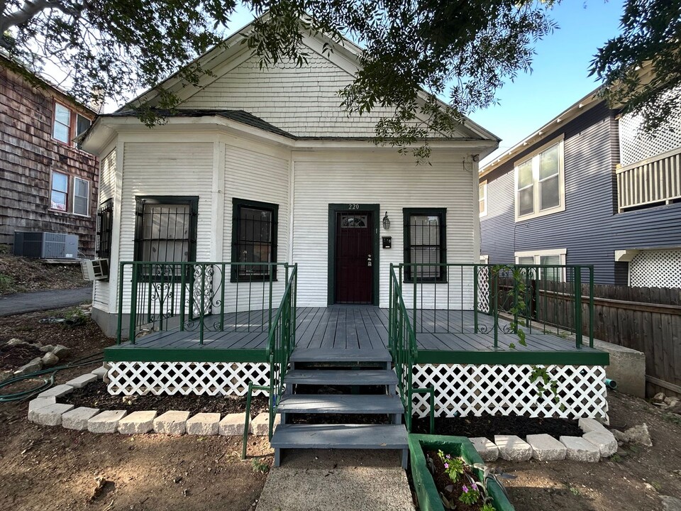 222 Army Blvd in San Antonio, TX - Building Photo