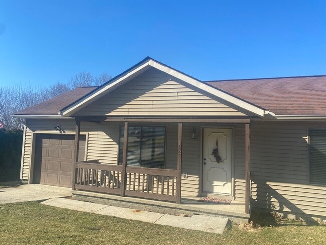 162 E Hillview Dr in Morgantown, WV - Building Photo - Building Photo