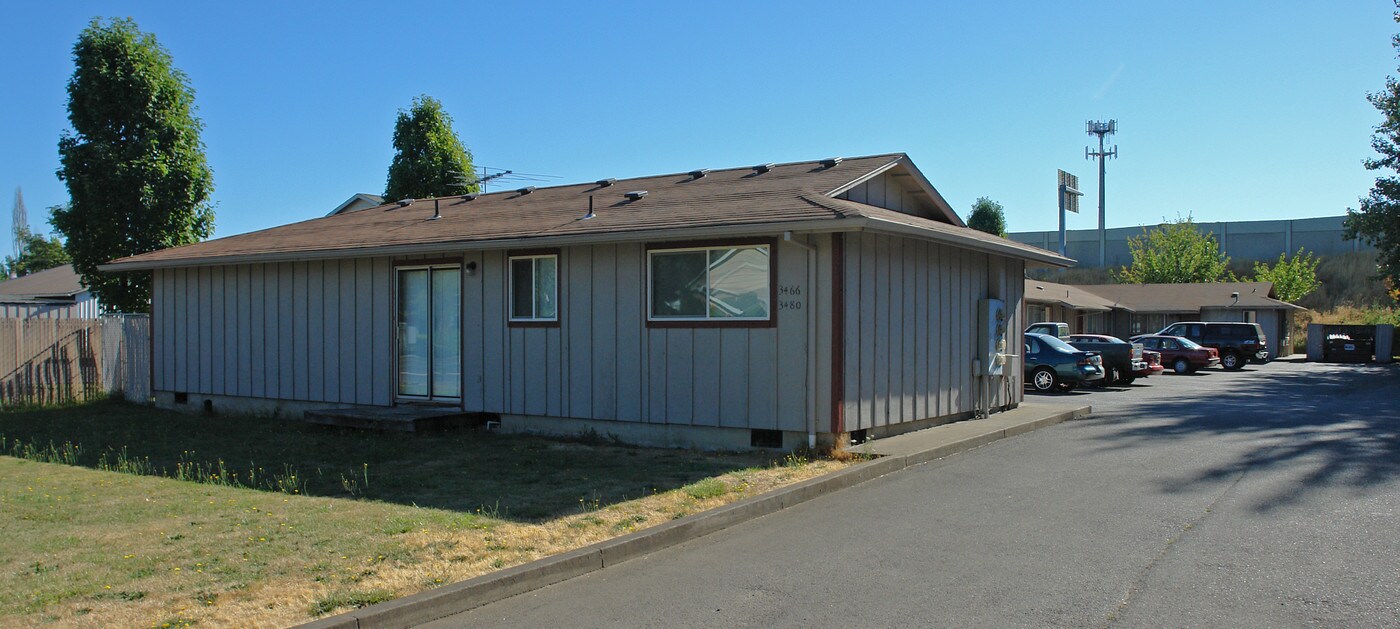 3466-3480 Hawthorne Ave NE in Salem, OR - Building Photo