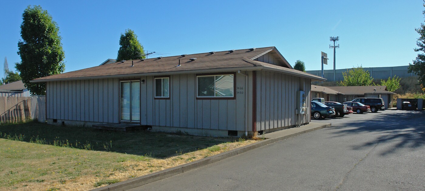 3466-3480 Hawthorne Ave NE in Salem, OR - Foto de edificio