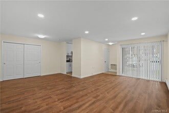 305 Vista on the Lake in Carmel, NY - Building Photo - Building Photo