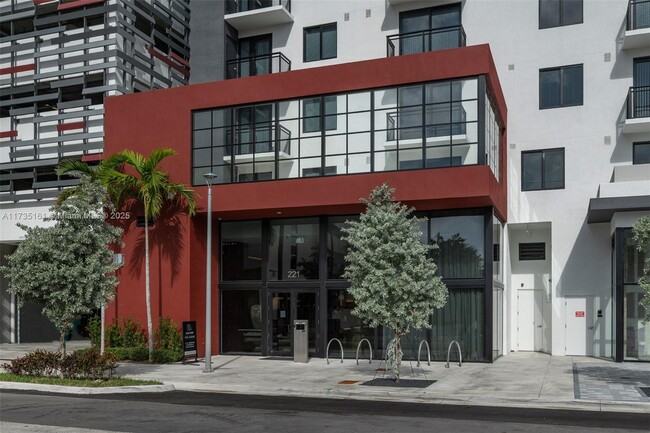 221 SW 12th St in Miami, FL - Building Photo - Building Photo