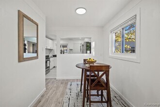 5749 Detroit St in Dearborn Heights, MI - Building Photo - Building Photo