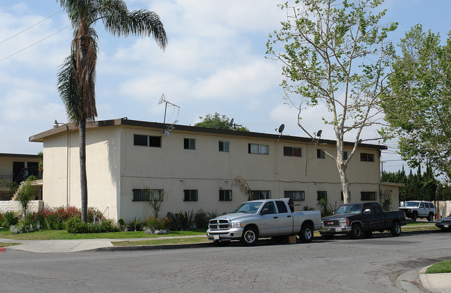 1202 S Pacific Ave in Santa Ana, CA - Building Photo - Building Photo