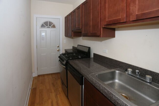 952 W Cornelia Ave in Chicago, IL - Building Photo - Building Photo