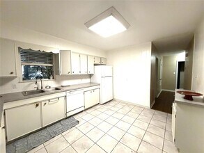 127 Parkview Dr in Luling, TX - Building Photo - Building Photo