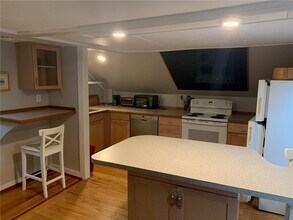 107 Prospect Hill St in Newport, RI - Building Photo - Building Photo