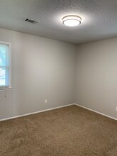 210 N 4th St in Springfield, NE - Building Photo - Building Photo