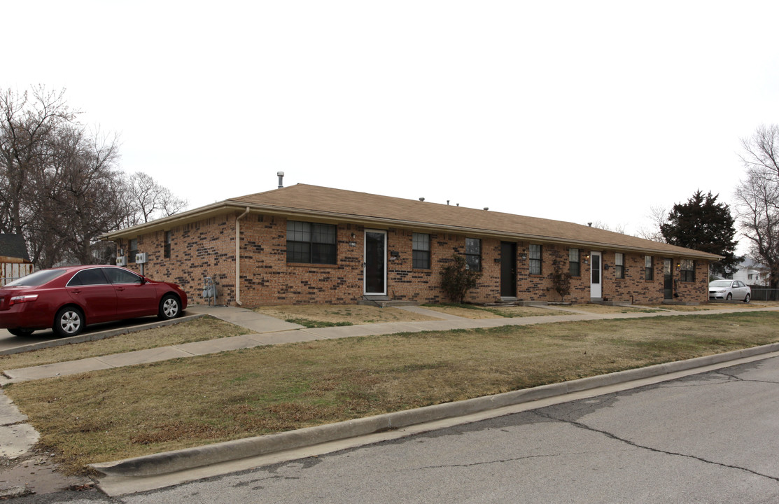 431 S Chickasaw Ave in Bartlesville, OK - Building Photo