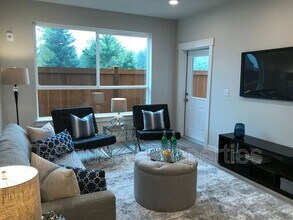 4124 148th St SE in Bothell, WA - Foto de edificio - Building Photo