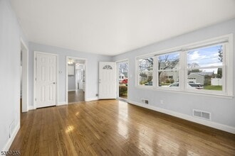 9 High Point Rd in East Brunswick, NJ - Building Photo - Building Photo
