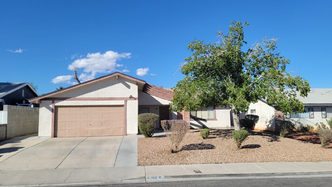 6208 Old Trail Rd in Las Vegas, NV - Foto de edificio