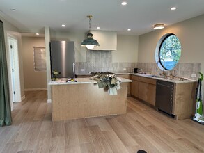 5780 Violeta Ave in Atascadero, CA - Foto de edificio - Building Photo