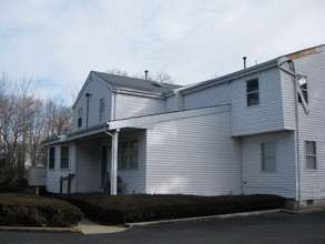 258 Hawkins Ave in Ronkonkoma, NY - Foto de edificio - Building Photo