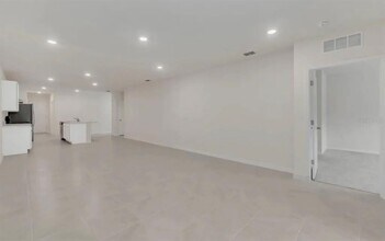 20041 Royal Tern Ct in Leesburg, FL - Building Photo - Building Photo